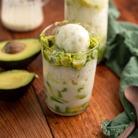 Avocado con Yelo (Filipino Avocado Shaved Ice Dessert).
